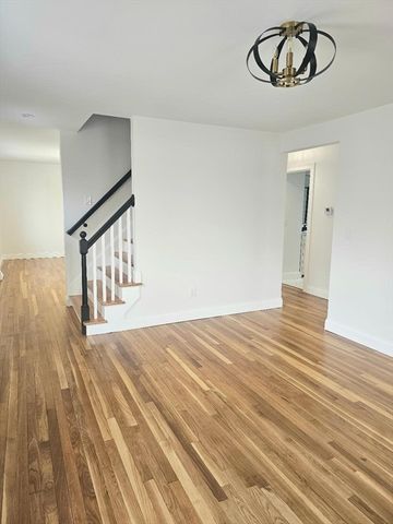 1094 Glebe St, Taunton, MA 02780