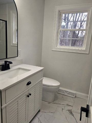 1094 Glebe St, Taunton, MA 02780