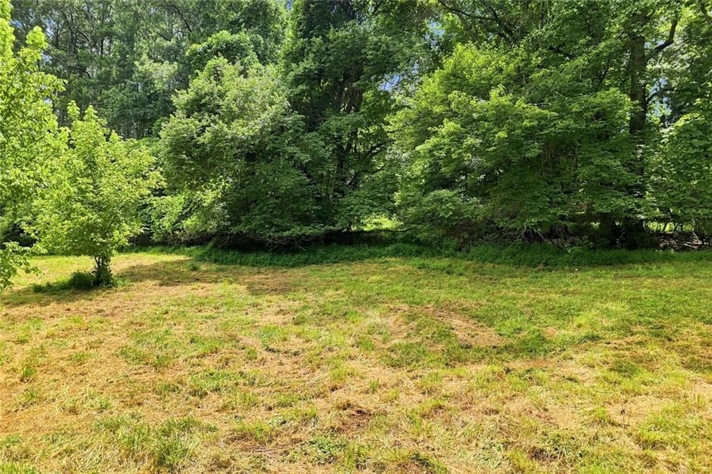 Image 10 of property listing at 2065 Wilkie Road, Alpharetta, GA 30004