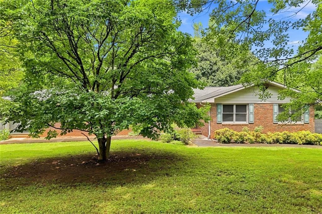 Image 12 of property listing at 2065 Wilkie Road, Alpharetta, GA 30004