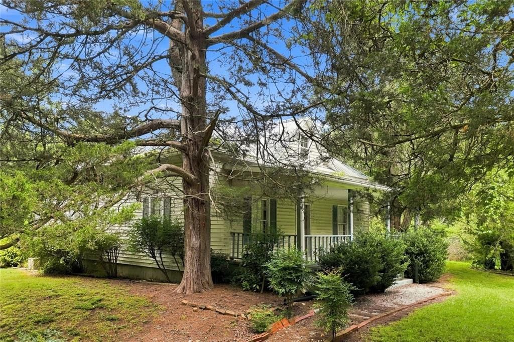 Image 14 of property listing at 2065 Wilkie Road, Alpharetta, GA 30004