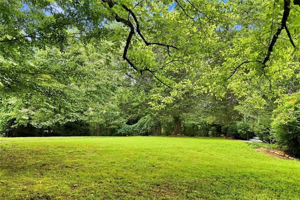 Image 15 of property listing at 2065 Wilkie Road, Alpharetta, GA 30004