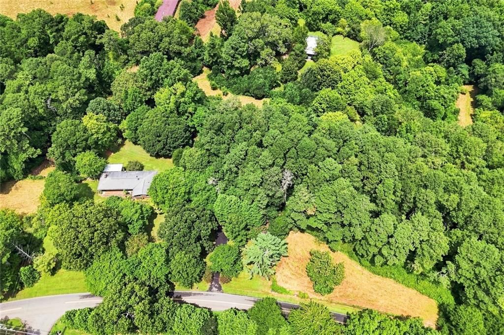 Image 4 of property listing at 2065 Wilkie Road, Alpharetta, GA 30004
