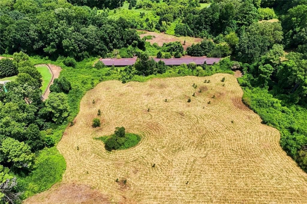 Image 6 of property listing at 2065 Wilkie Road, Alpharetta, GA 30004