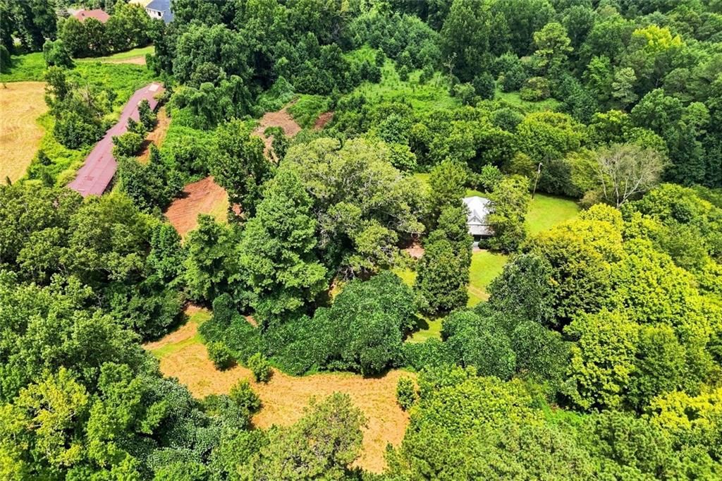 Image 7 of property listing at 2065 Wilkie Road, Alpharetta, GA 30004