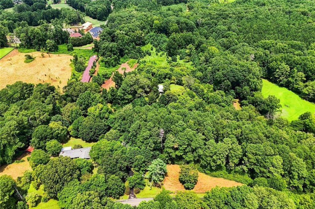 Image 8 of property listing at 2065 Wilkie Road, Alpharetta, GA 30004