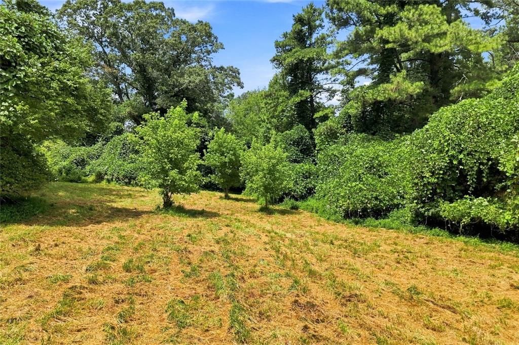 Image 9 of property listing at 2065 Wilkie Road, Alpharetta, GA 30004