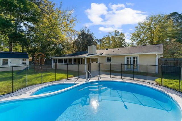 300 Logan Drive, Summerville, SC 29483