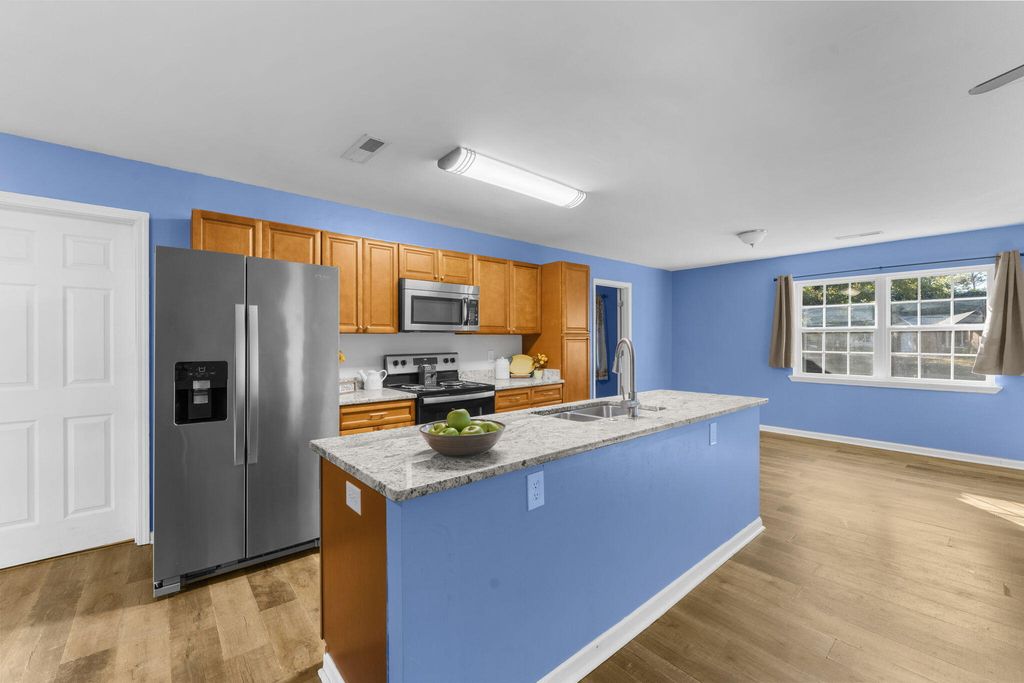 Image 12 of property listing at 300 Logan Drive, Summerville, SC 29483