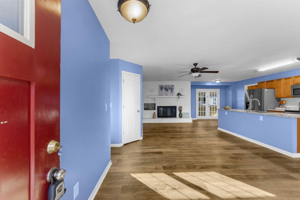 Image 21 of property listing at 300 Logan Drive, Summerville, SC 29483