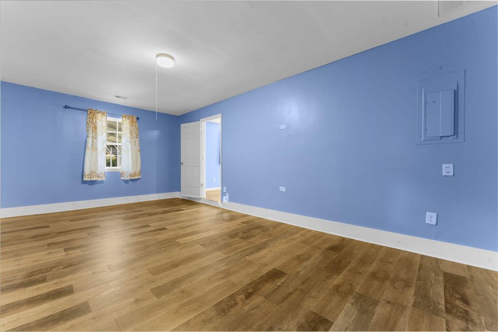 Image 22 of property listing at 300 Logan Drive, Summerville, SC 29483