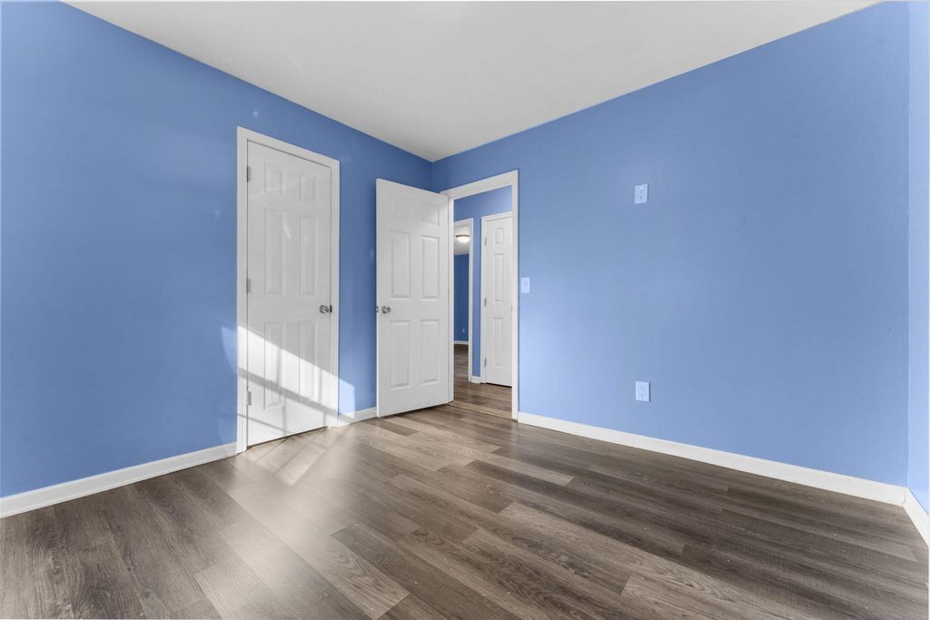 Image 25 of property listing at 300 Logan Drive, Summerville, SC 29483