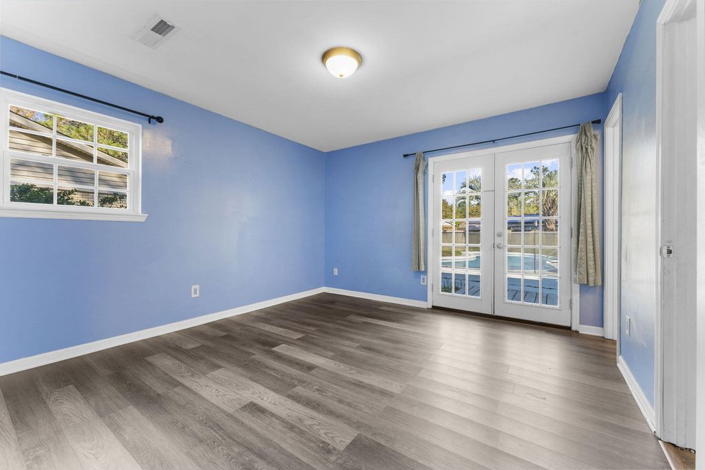 Image 26 of property listing at 300 Logan Drive, Summerville, SC 29483