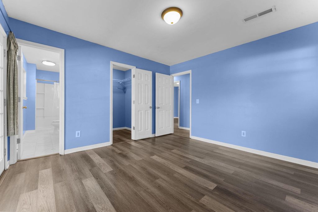 Image 27 of property listing at 300 Logan Drive, Summerville, SC 29483