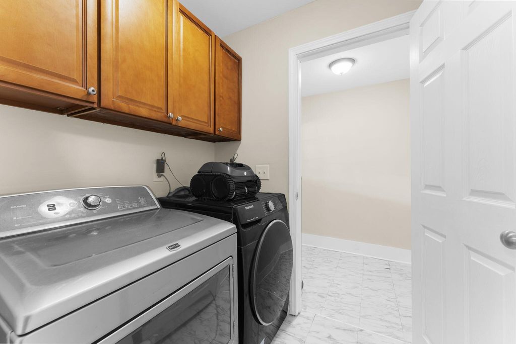 Image 31 of property listing at 300 Logan Drive, Summerville, SC 29483