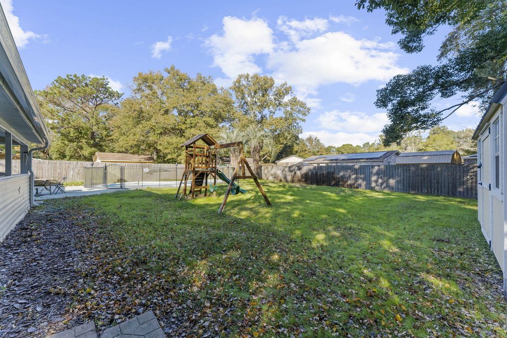 Image 34 of property listing at 300 Logan Drive, Summerville, SC 29483