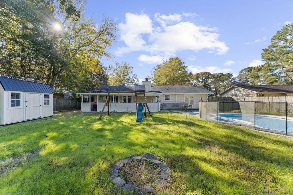 Image 37 of property listing at 300 Logan Drive, Summerville, SC 29483