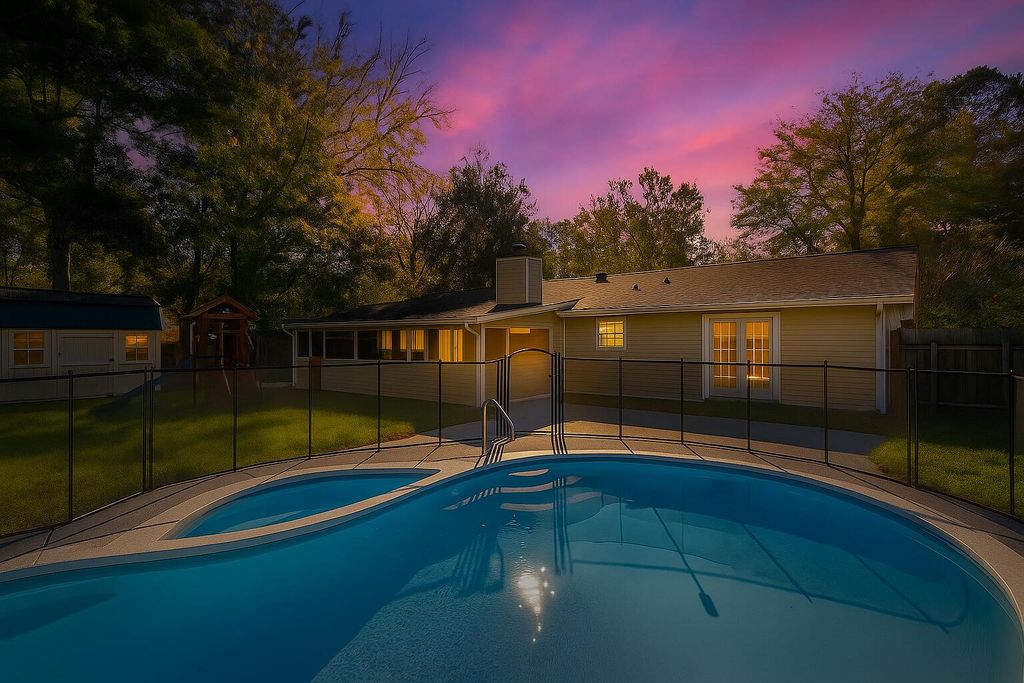 Image 41 of property listing at 300 Logan Drive, Summerville, SC 29483