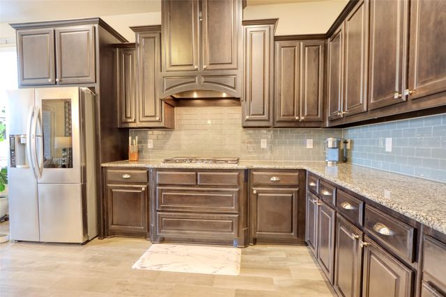 4512 Periwinkle Drive, Mansfield, TX 76063