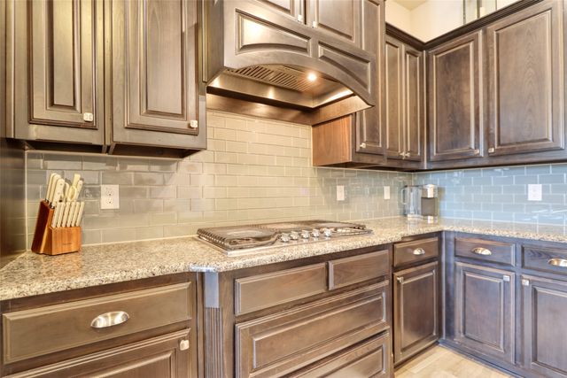 4512 Periwinkle Drive, Mansfield, TX 76063