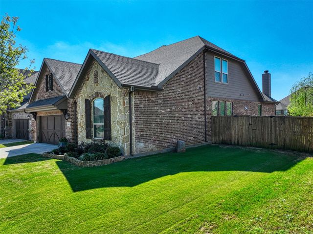 4512 Periwinkle Drive, Mansfield, TX 76063