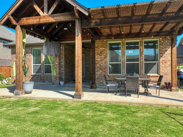 4512 Periwinkle Drive, Mansfield, TX 76063
