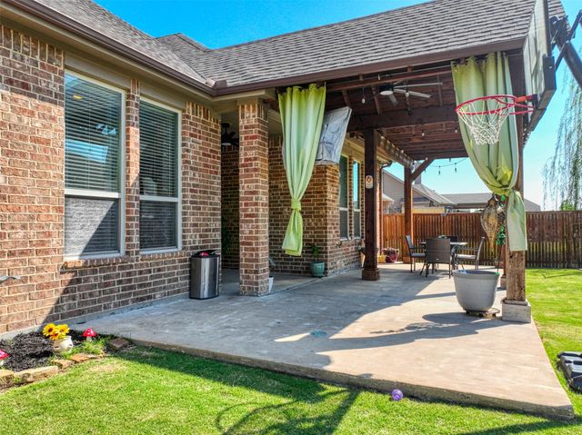 4512 Periwinkle Drive, Mansfield, TX 76063
