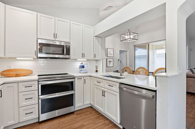 944 Dickens Place, West Palm Beach, FL 33411