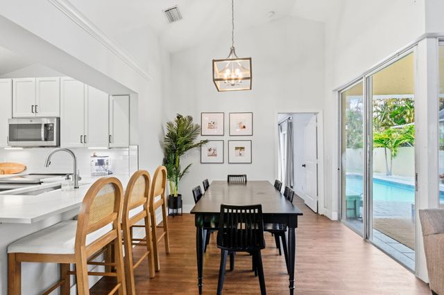 944 Dickens Place, West Palm Beach, FL 33411
