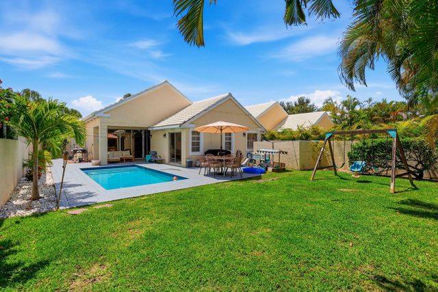 944 Dickens Place, West Palm Beach, FL 33411