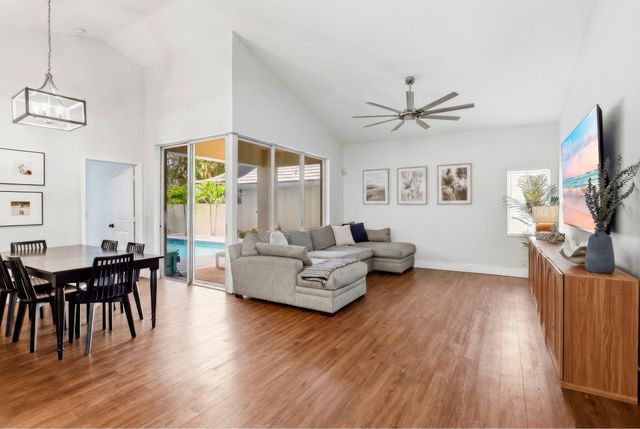 944 Dickens Place, West Palm Beach, FL 33411