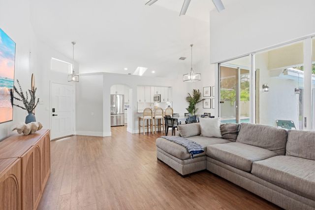944 Dickens Place, West Palm Beach, FL 33411