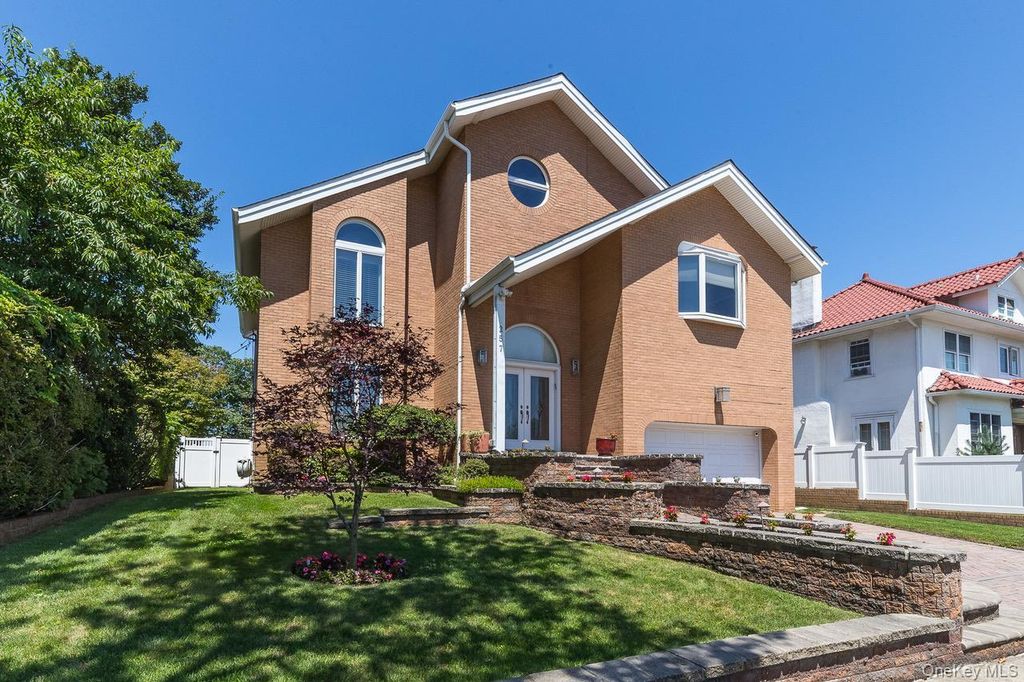 257 E Olive Street, Long Beach, NY 11561