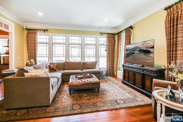 506 Julie Court, Wyckoff, NJ 07481