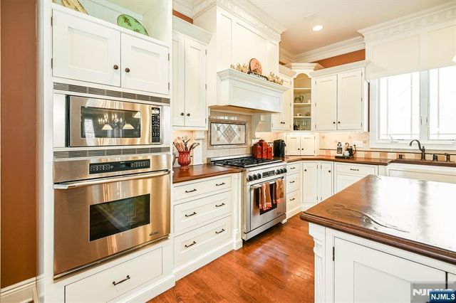 506 Julie Court, Wyckoff, NJ 07481