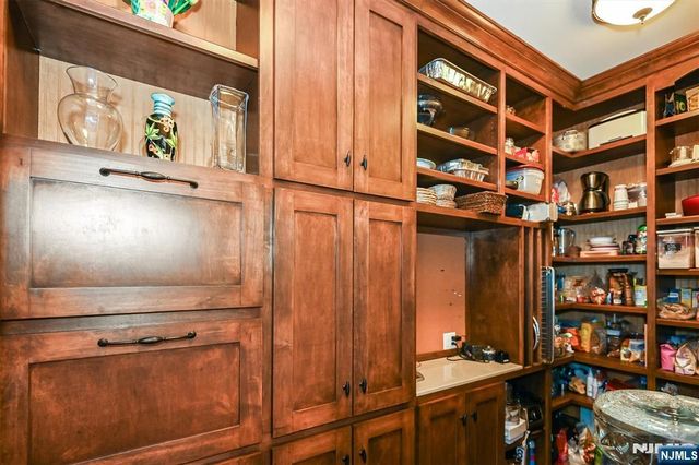 506 Julie Court, Wyckoff, NJ 07481