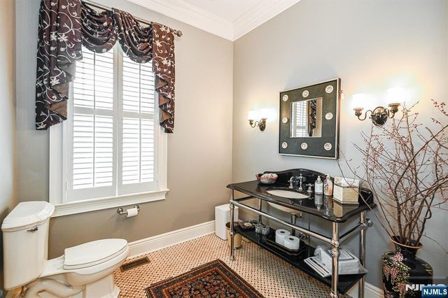 506 Julie Court, Wyckoff, NJ 07481