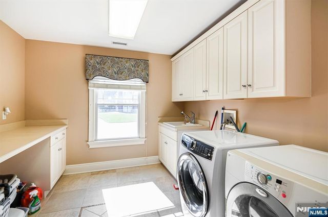 506 Julie Court, Wyckoff, NJ 07481