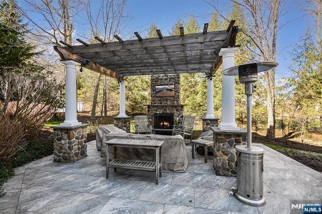 506 Julie Court, Wyckoff, NJ 07481