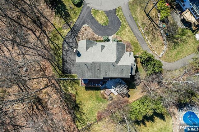 506 Julie Court, Wyckoff, NJ 07481