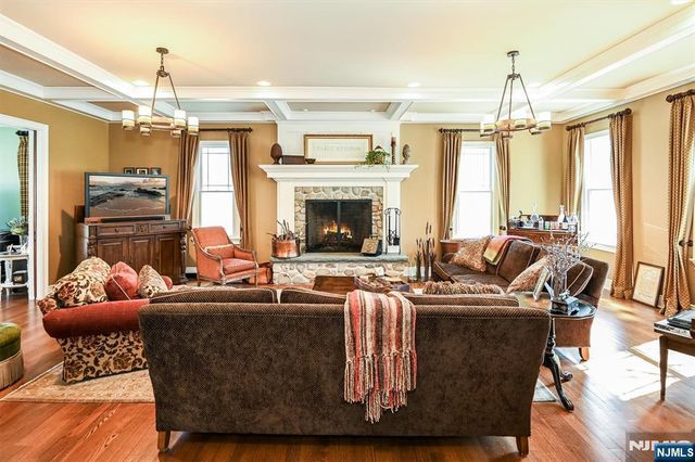 506 Julie Court, Wyckoff, NJ 07481