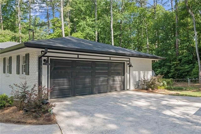 5020 Mountclaire Road, Smoke Rise, GA 30087