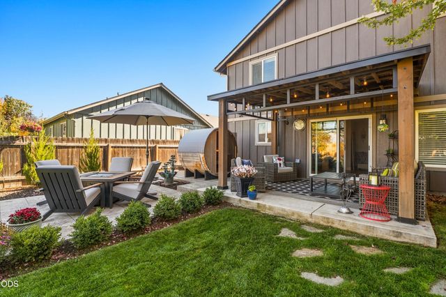 3060 NE Yellow Ribbon Drive, Bend, OR 97701