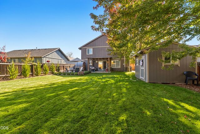 3060 NE Yellow Ribbon Drive, Bend, OR 97701