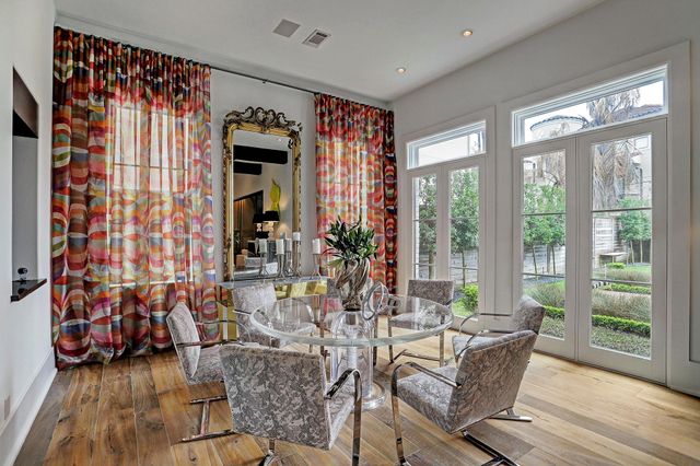 5521 Fairdale Lane, Houston, TX 77056