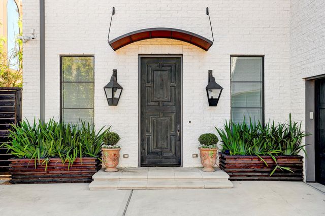 5521 Fairdale Lane, Houston, TX 77056