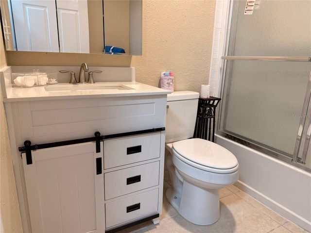 1605 CLUB CIRCLE 1605, Lakeshore, FL 33854