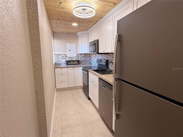 1605 CLUB CIRCLE 1605, Lakeshore, FL 33854