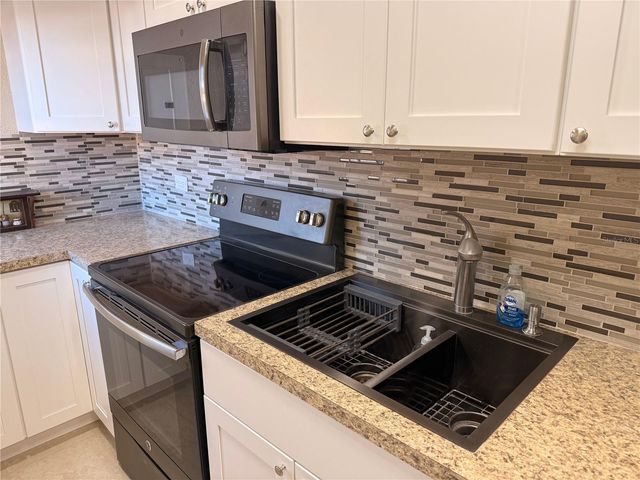 1605 CLUB CIRCLE 1605, Lakeshore, FL 33854