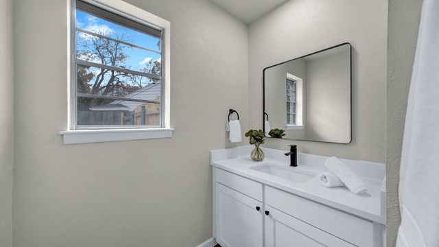 905 Pontiac Court, Arlington, TX 76013